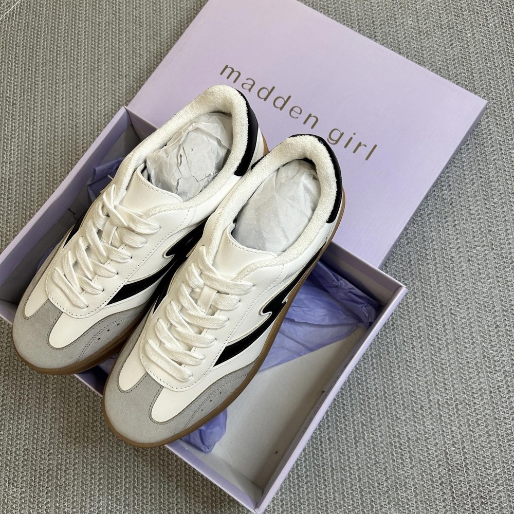 Madden Girl Mightty Sneakers Girls Size 8 White Black New Platform Gum Sole